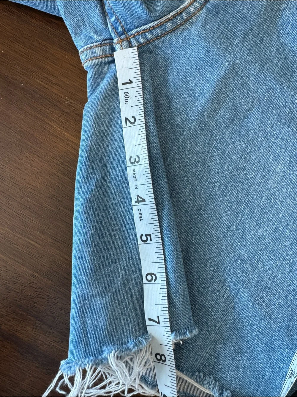 Levi's Women's High Waisted Long Mom Shorts 7.5 Inseam Light Wash Frayed Hem 26